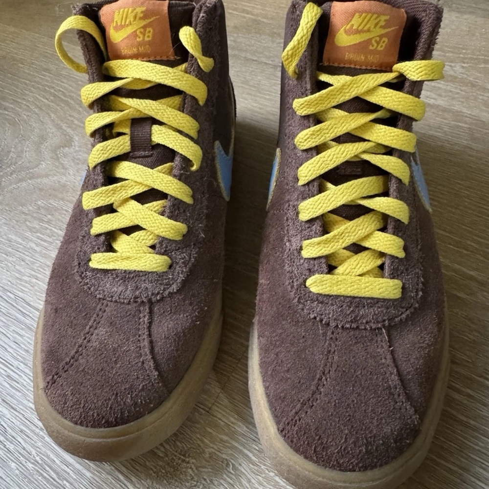 Nike Kids Sneakers Brown with Yellow Laces